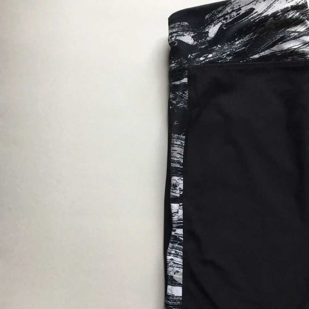 Layers Capri Leggings L Black/White w/Mesh Panel